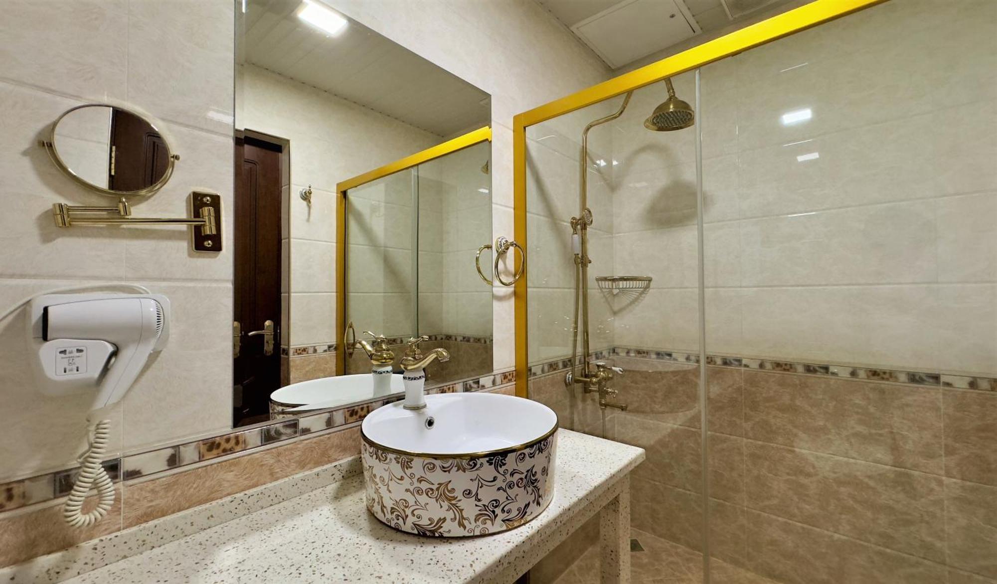 Hotel Sultan Qarshi Luaran gambar