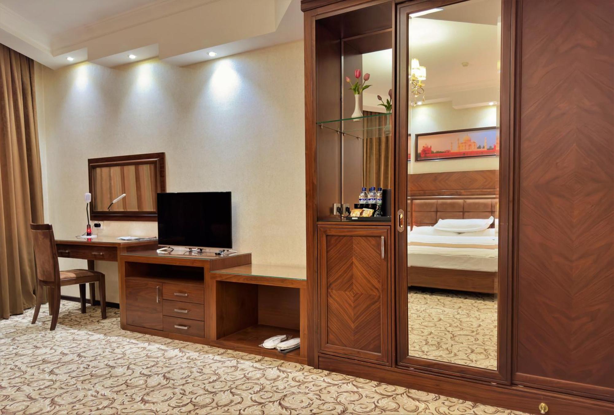 Hotel Sultan Qarshi Luaran gambar